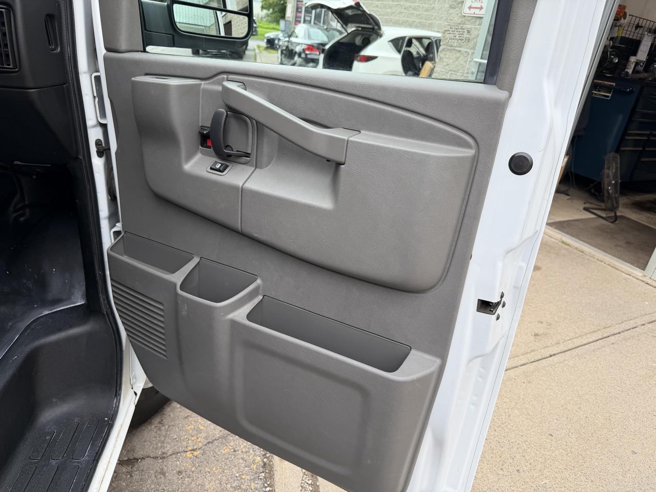 2021 Chevrolet Express Cargo Van ONLY 18,000KM!!! BLUETOOTH, KEYLESS ENTRY, CRUISE! - Photo #27