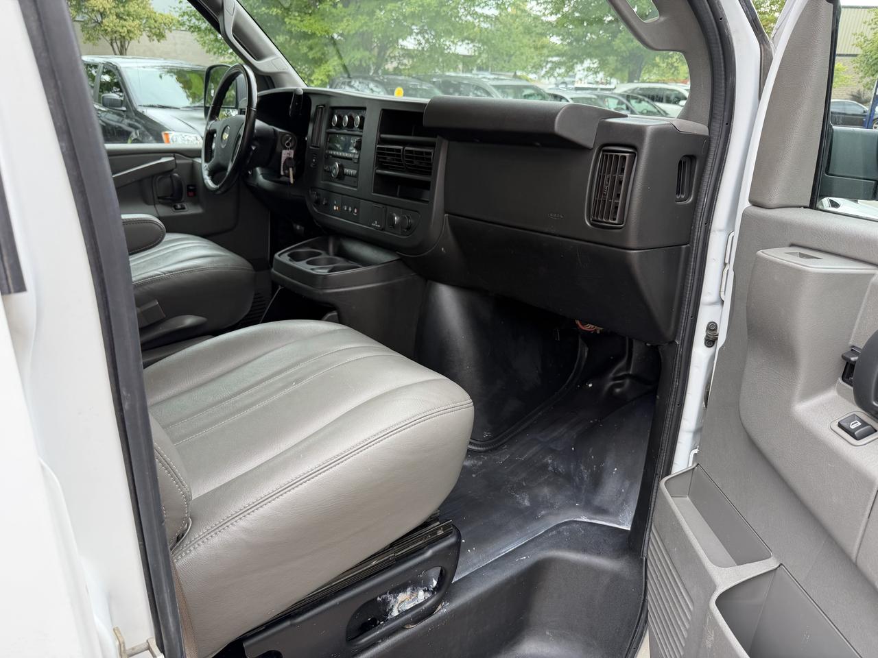 2021 Chevrolet Express Cargo Van ONLY 18,000KM!!! BLUETOOTH, KEYLESS ENTRY, CRUISE! Photo