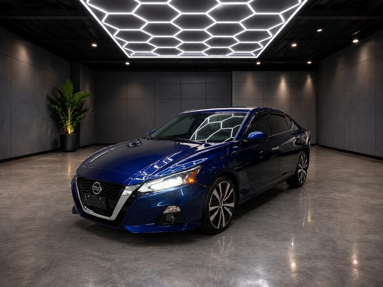 2020 Nissan Altima 2.5 Platinum Sedan Photo