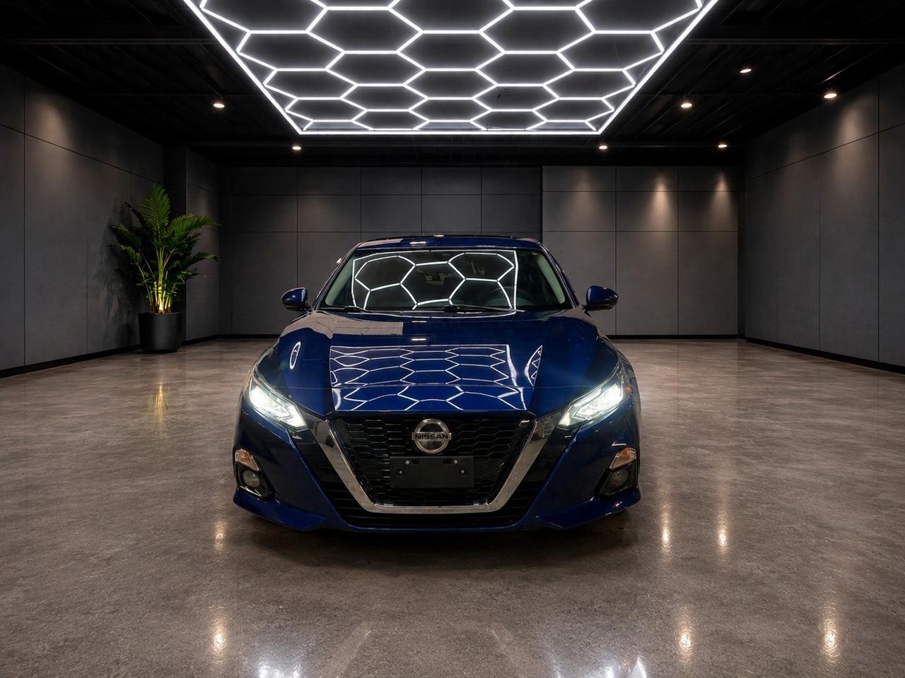 2020 Nissan Altima 2.5 Platinum Sedan Photo5