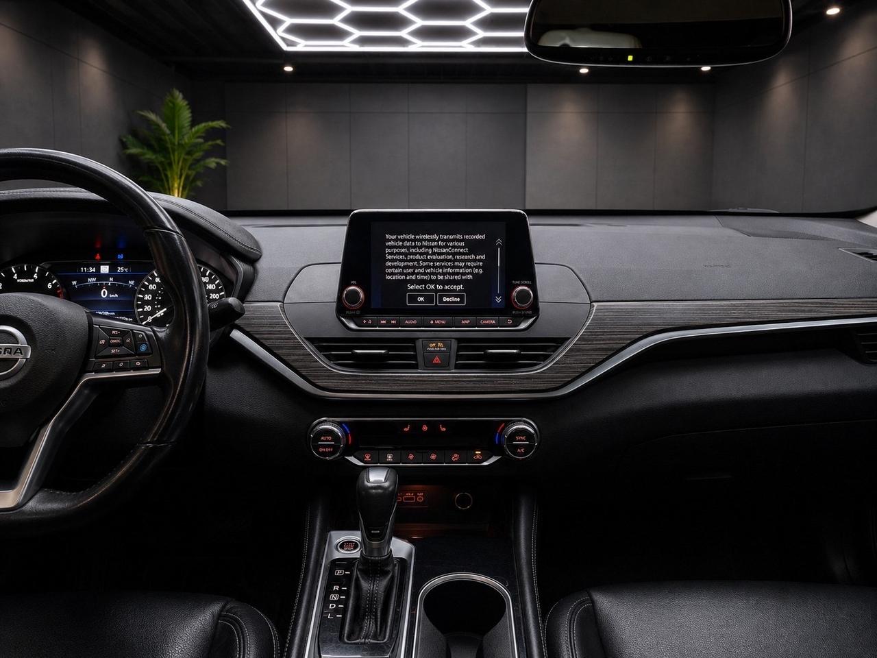 2020 Nissan Altima 2.5 Platinum Sedan Photo