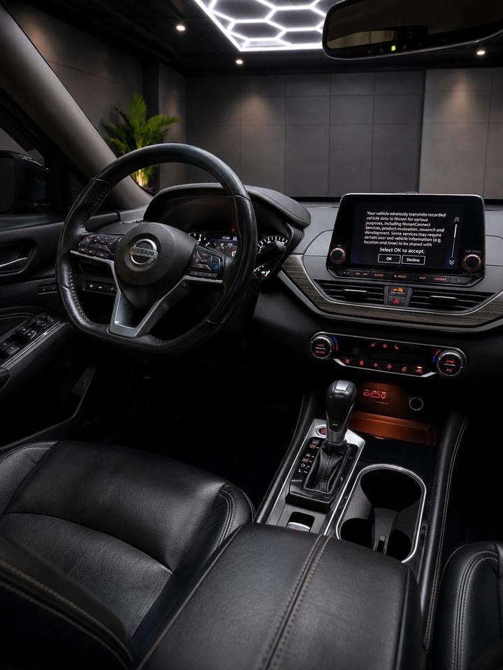 2020 Nissan Altima 2.5 Platinum Sedan Photo