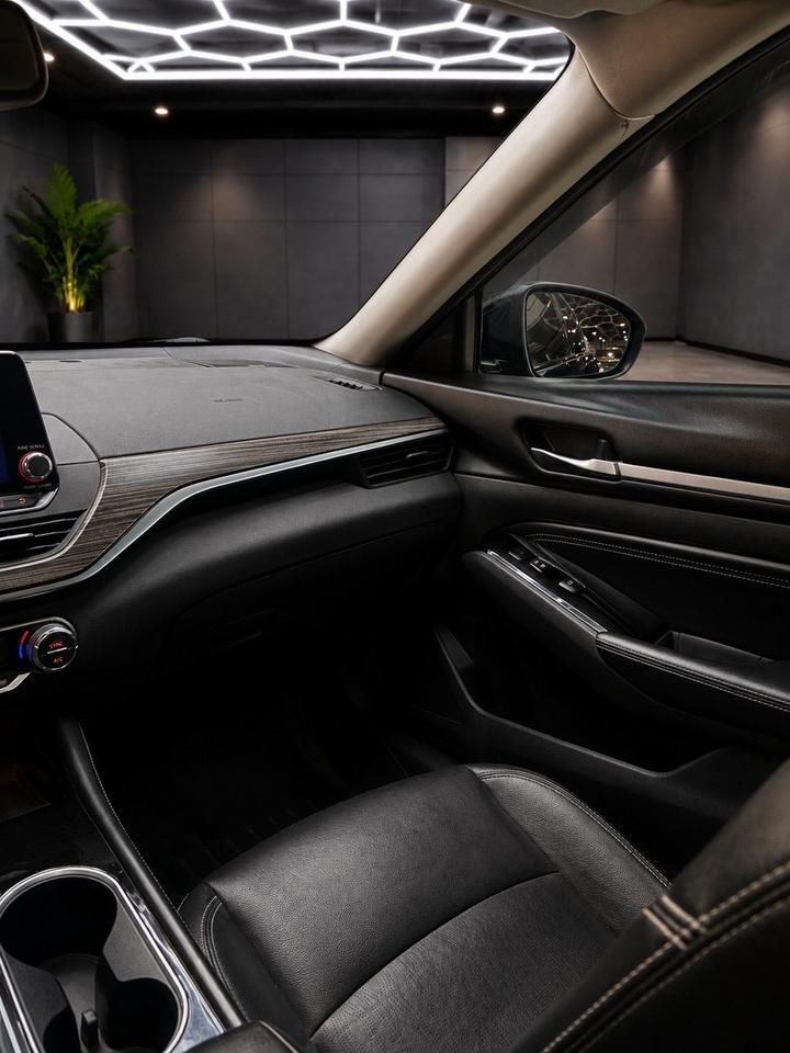 2020 Nissan Altima 2.5 Platinum Sedan Photo