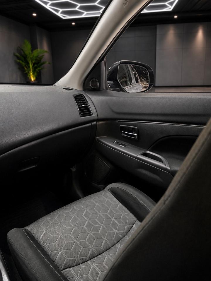 2023 Mitsubishi RVR SE AWD Photo