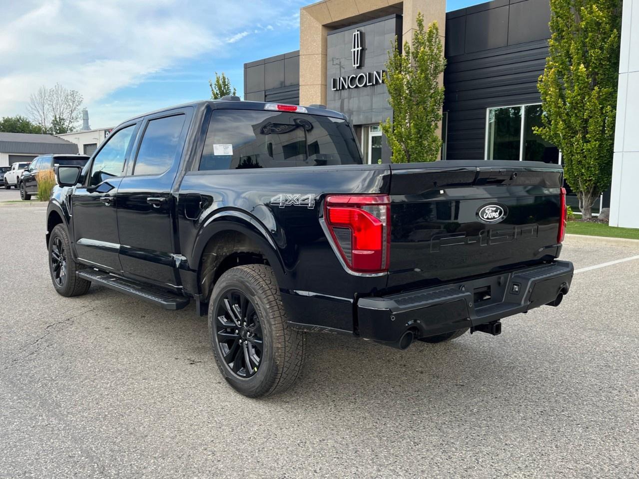 2026 Ford F-150 XLT 4WD SuperCrew 5.5' Box Photo2