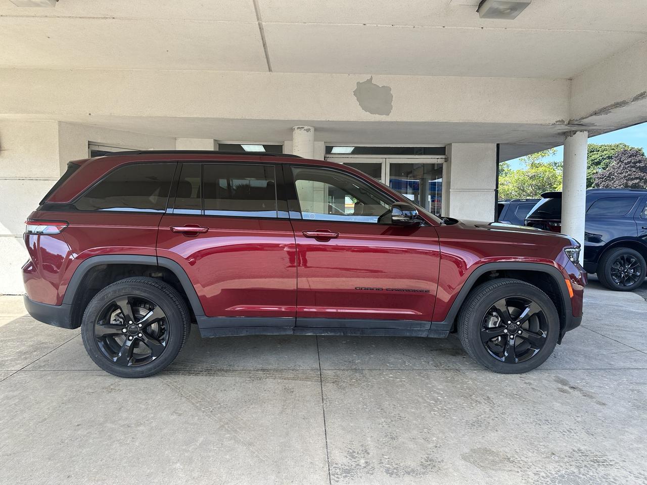 2023 Jeep Grand Cherokee Altitude Photo