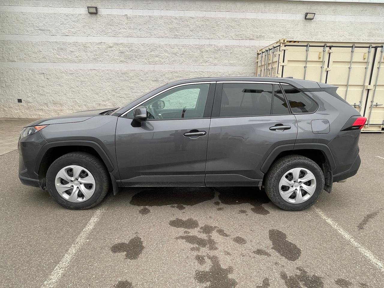 2024 Toyota RAV4 LE Photo4