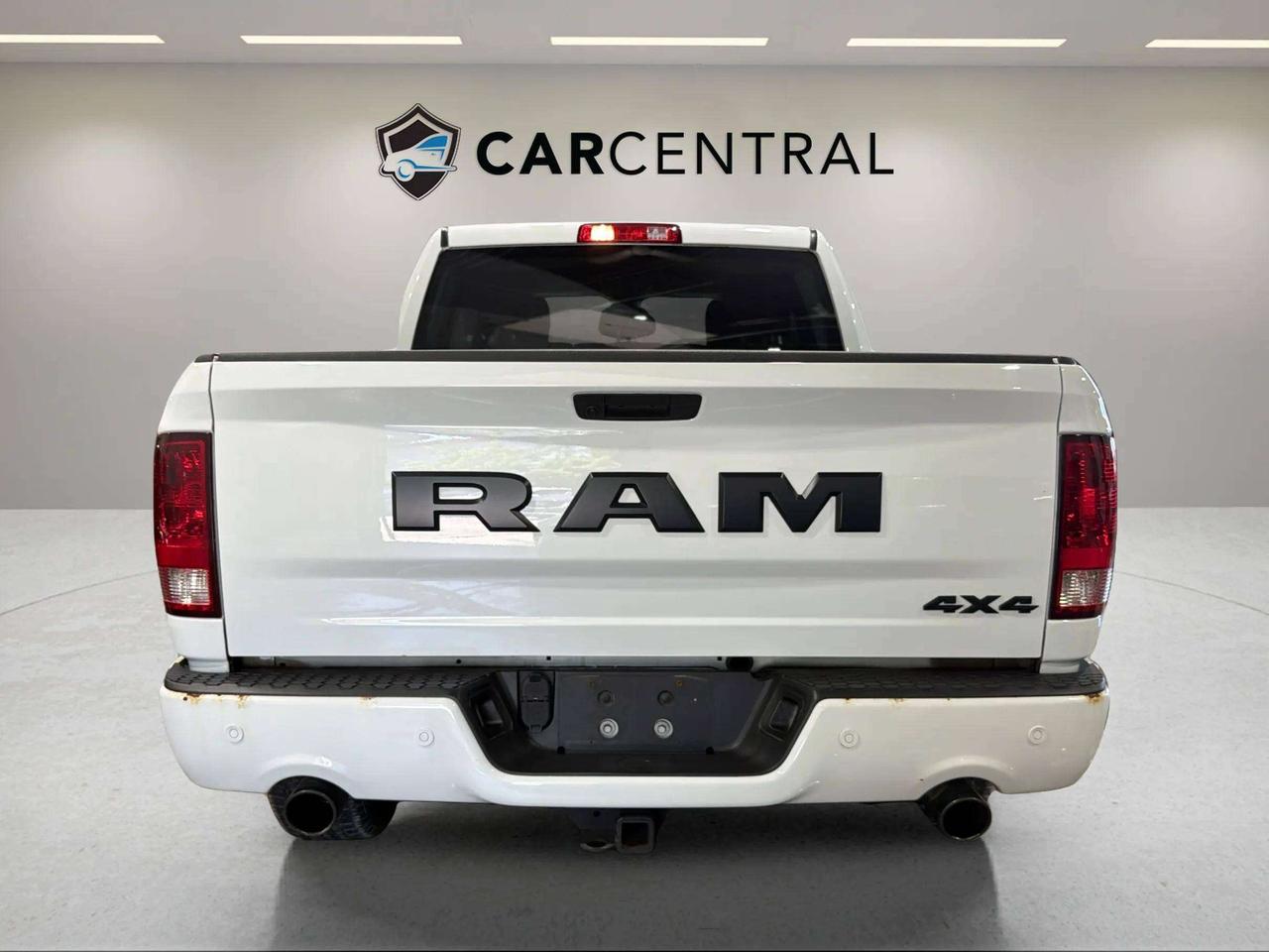 2022 RAM 1500 EXPRESS | CLEAN CARFAX | 1 OWNER | HEMI | LOW KMS Photo