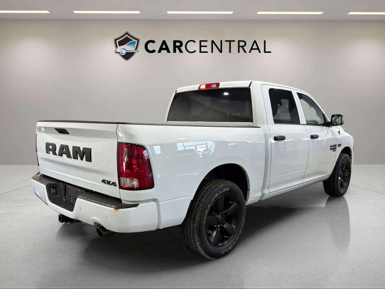 2022 RAM 1500 EXPRESS | CLEAN CARFAX | 1 OWNER | HEMI | LOW KMS Photo4