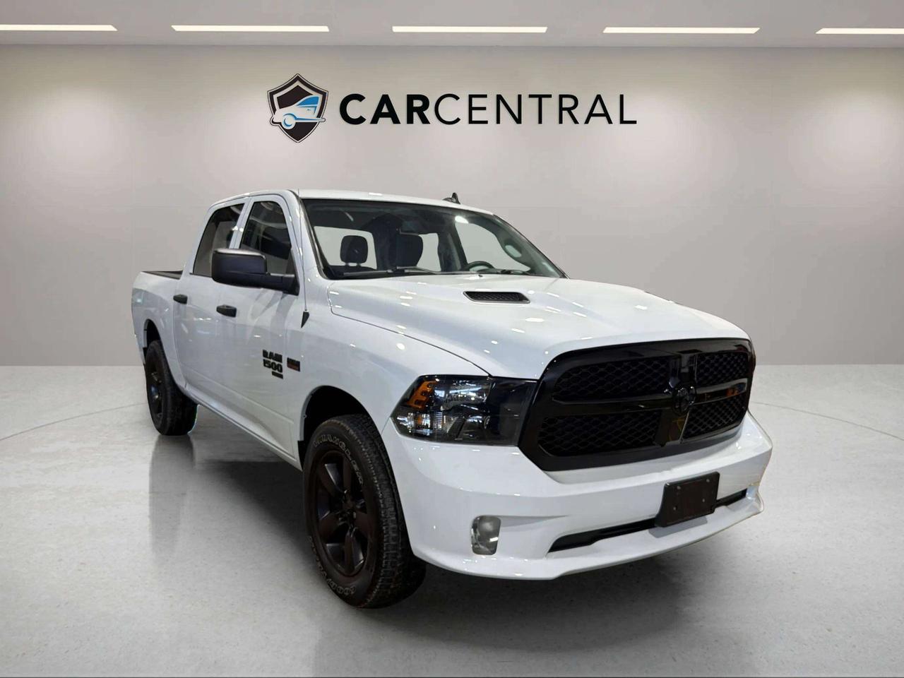 2022 RAM 1500 EXPRESS | CLEAN CARFAX | 1 OWNER | HEMI | LOW KMS Photo