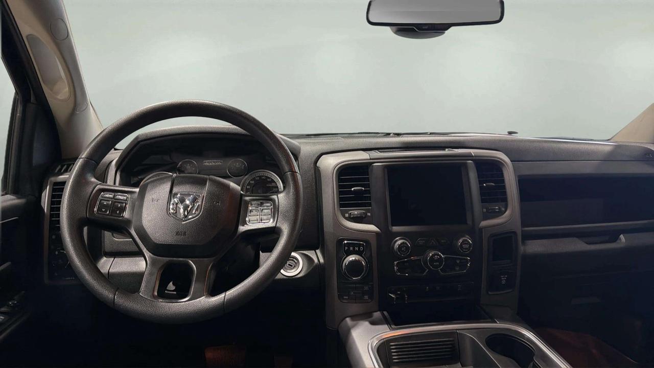2022 RAM 1500 EXPRESS | CLEAN CARFAX | 1 OWNER | HEMI | LOW KMS Photo