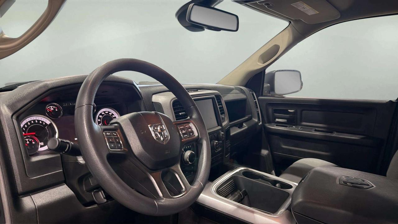 2022 RAM 1500 EXPRESS | CLEAN CARFAX | 1 OWNER | HEMI | LOW KMS Photo