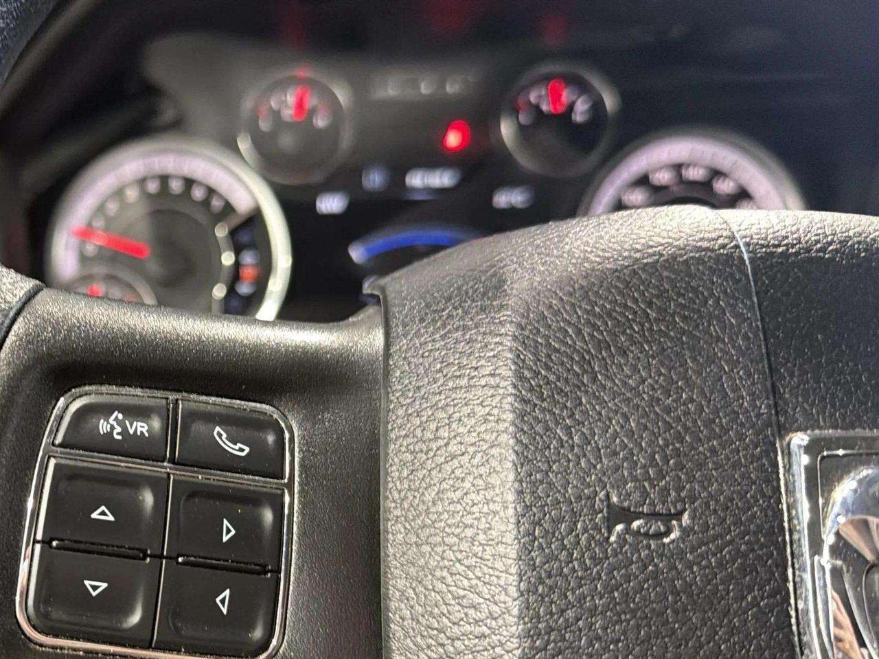2022 RAM 1500 EXPRESS | CLEAN CARFAX | 1 OWNER | HEMI | LOW KMS Photo