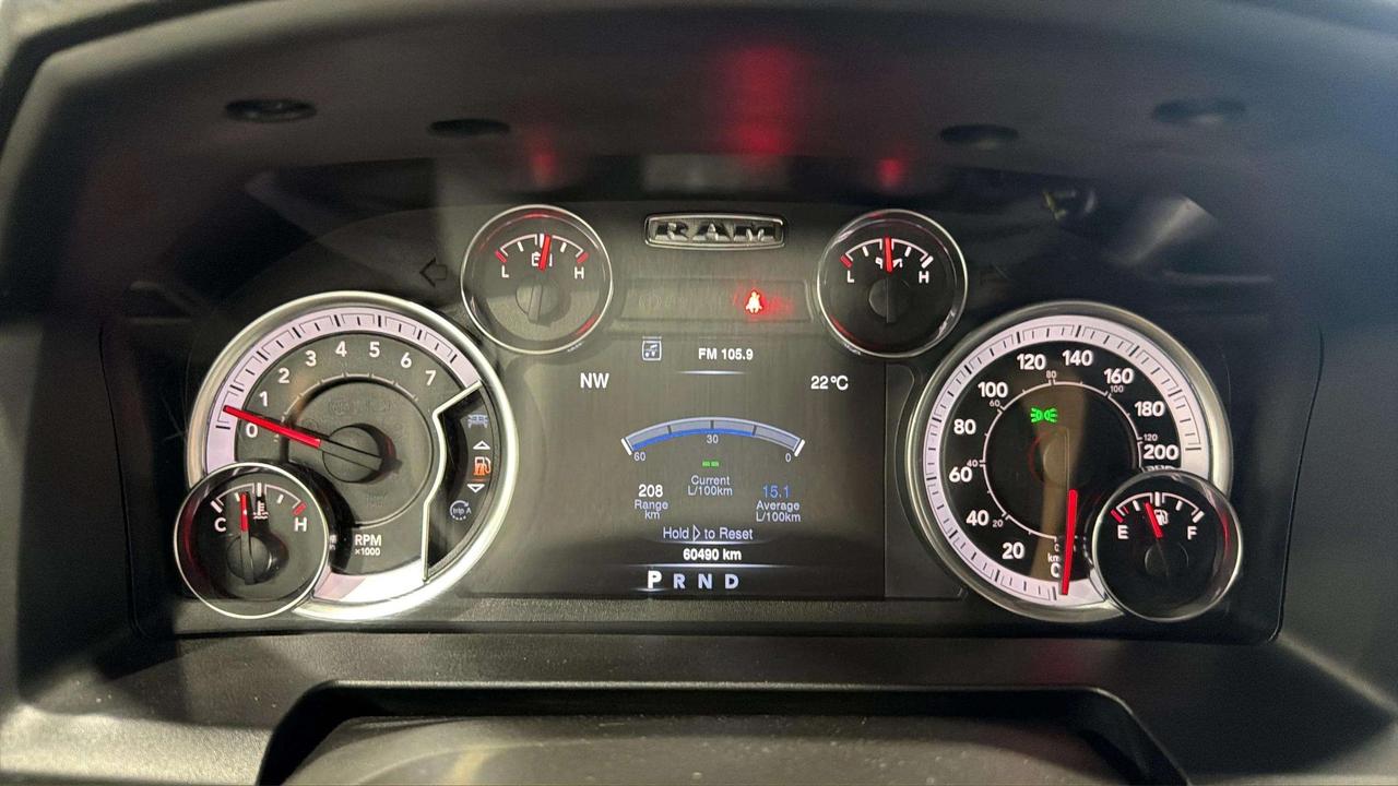 2022 RAM 1500 EXPRESS | CLEAN CARFAX | 1 OWNER | HEMI | LOW KMS Photo