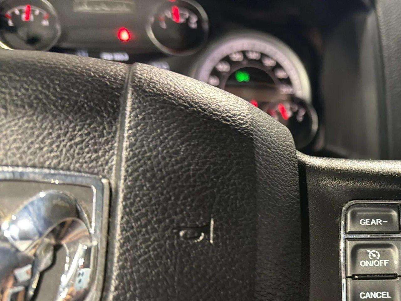 2022 RAM 1500 EXPRESS | CLEAN CARFAX | 1 OWNER | HEMI | LOW KMS Photo