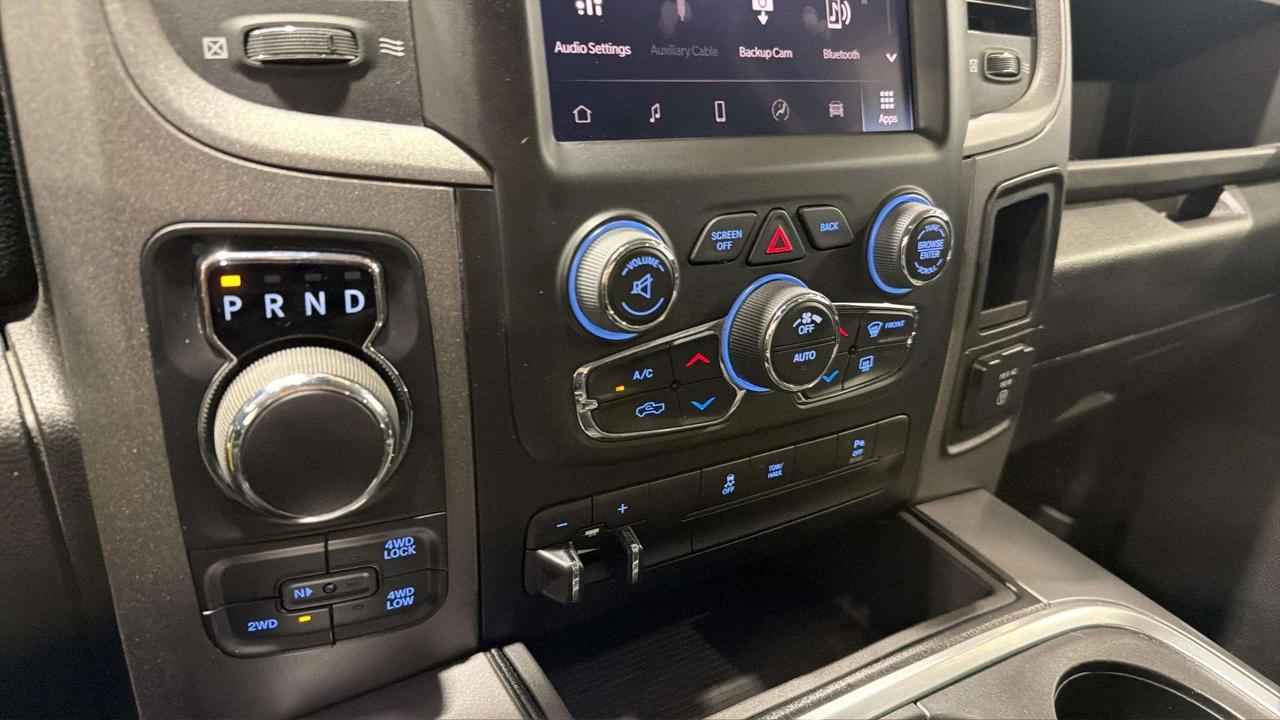 2022 RAM 1500 EXPRESS | CLEAN CARFAX | 1 OWNER | HEMI | LOW KMS Photo