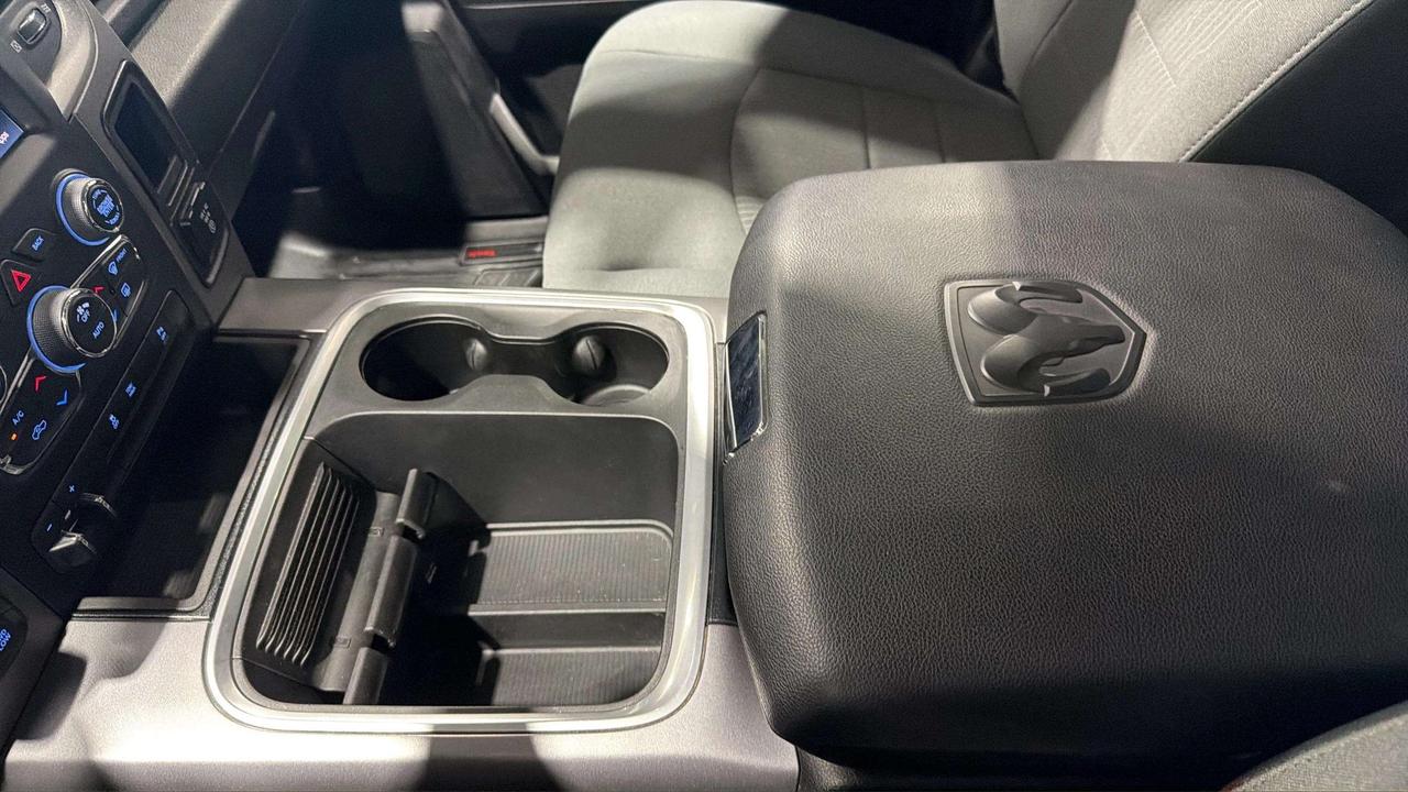 2022 RAM 1500 EXPRESS | CLEAN CARFAX | 1 OWNER | HEMI | LOW KMS Photo