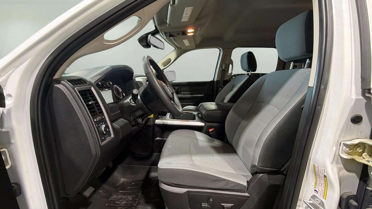 2022 RAM 1500 EXPRESS | CLEAN CARFAX | 1 OWNER | HEMI | LOW KMS Photo