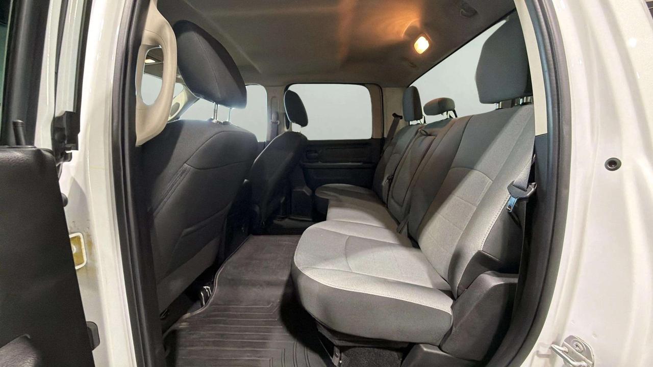 2022 RAM 1500 EXPRESS | CLEAN CARFAX | 1 OWNER | HEMI | LOW KMS Photo