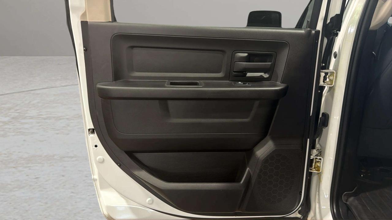 2022 RAM 1500 EXPRESS | CLEAN CARFAX | 1 OWNER | HEMI | LOW KMS Photo