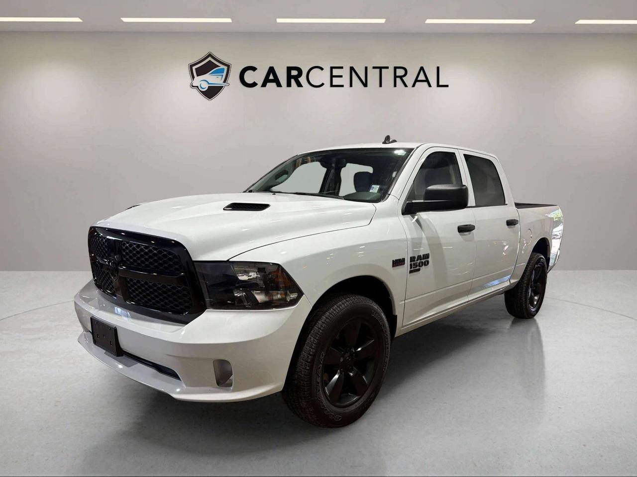 2022 RAM 1500 EXPRESS | CLEAN CARFAX | 1 OWNER | HEMI | LOW KMS Photo0