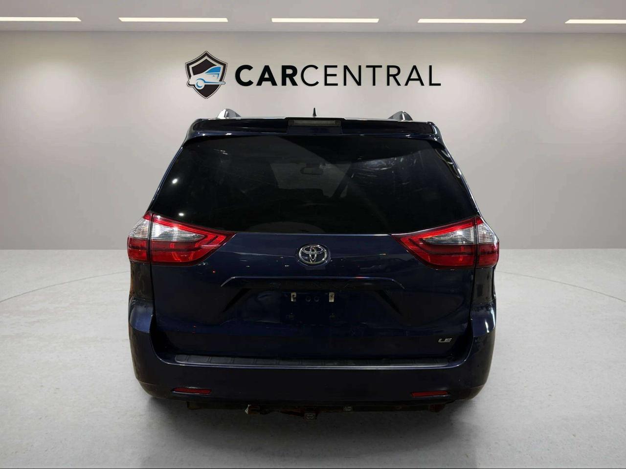2020 Toyota Sienna LE |CLEAN CARFAX|LOW KMS |HEATED SEATS | BACK UP Photo