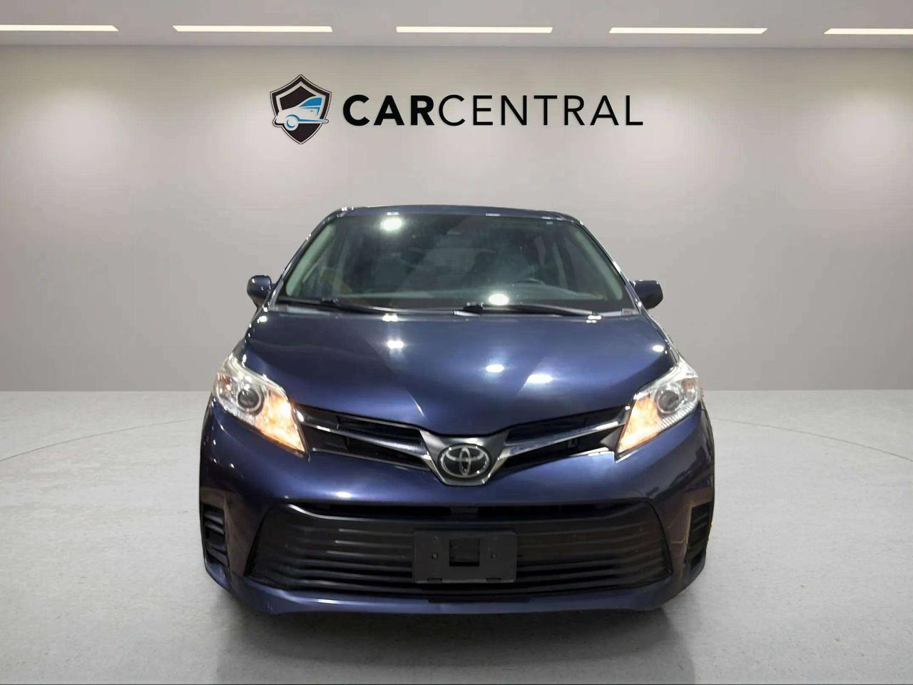 2020 Toyota Sienna LE |CLEAN CARFAX|LOW KMS |HEATED SEATS | BACK UP Photo