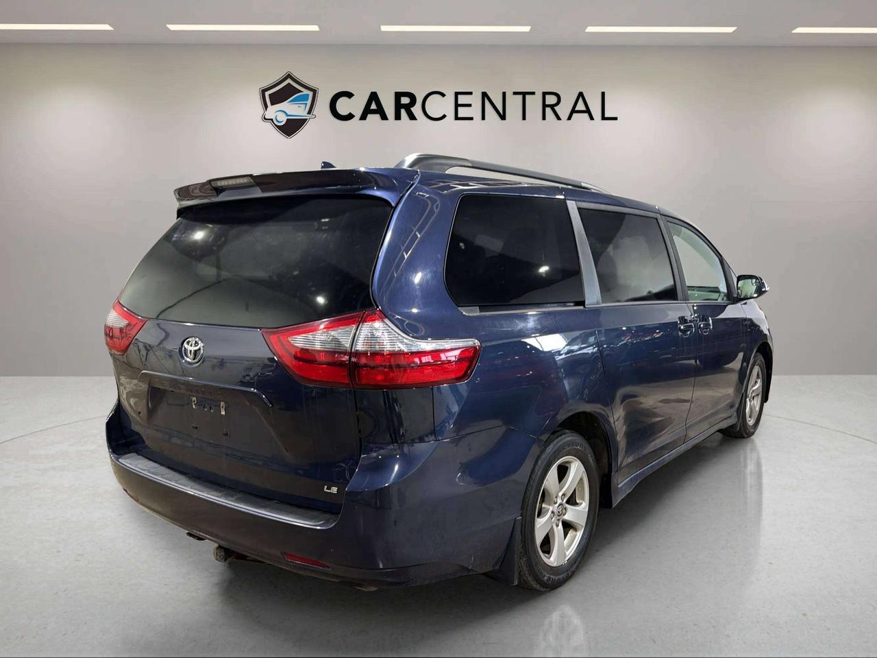 2020 Toyota Sienna LE |CLEAN CARFAX|LOW KMS |HEATED SEATS | BACK UP Photo