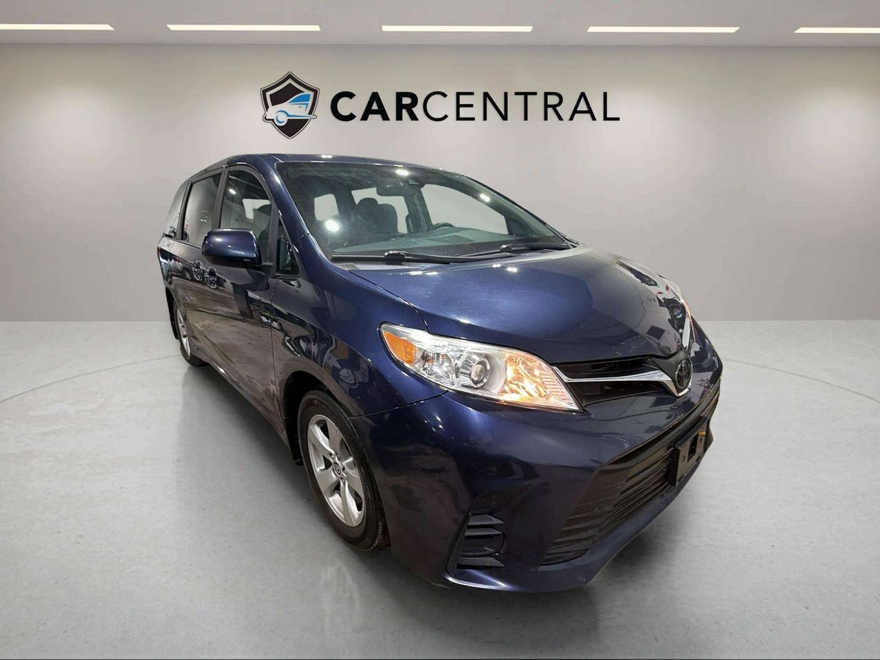 2020 Toyota Sienna LE |CLEAN CARFAX|LOW KMS |HEATED SEATS | BACK UP Photo