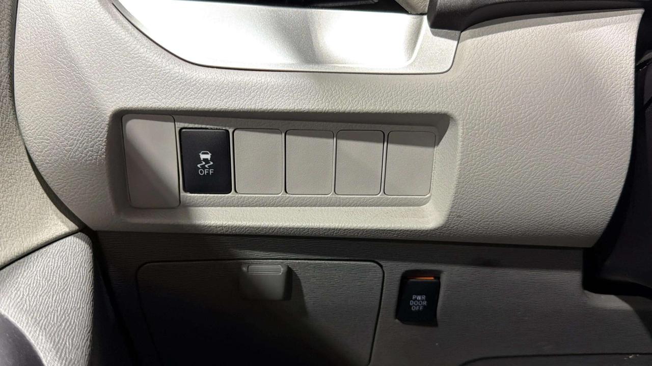 2020 Toyota Sienna LE |CLEAN CARFAX|LOW KMS |HEATED SEATS | BACK UP Photo