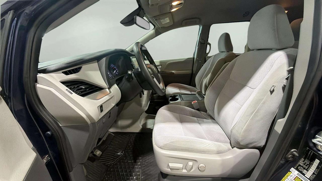 2020 Toyota Sienna LE |CLEAN CARFAX|LOW KMS |HEATED SEATS | BACK UP Photo