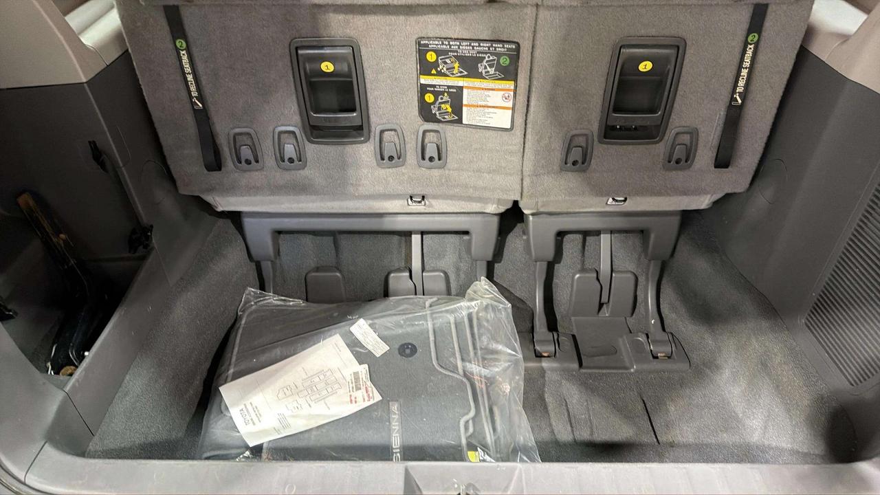 2020 Toyota Sienna LE |CLEAN CARFAX|LOW KMS |HEATED SEATS | BACK UP Photo