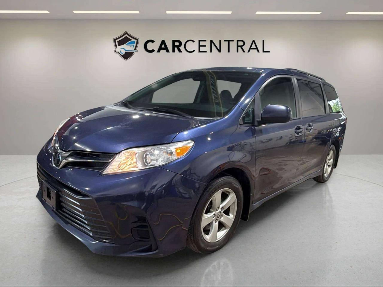 2020 Toyota Sienna LE |CLEAN CARFAX|LOW KMS |HEATED SEATS | BACK UP Photo0