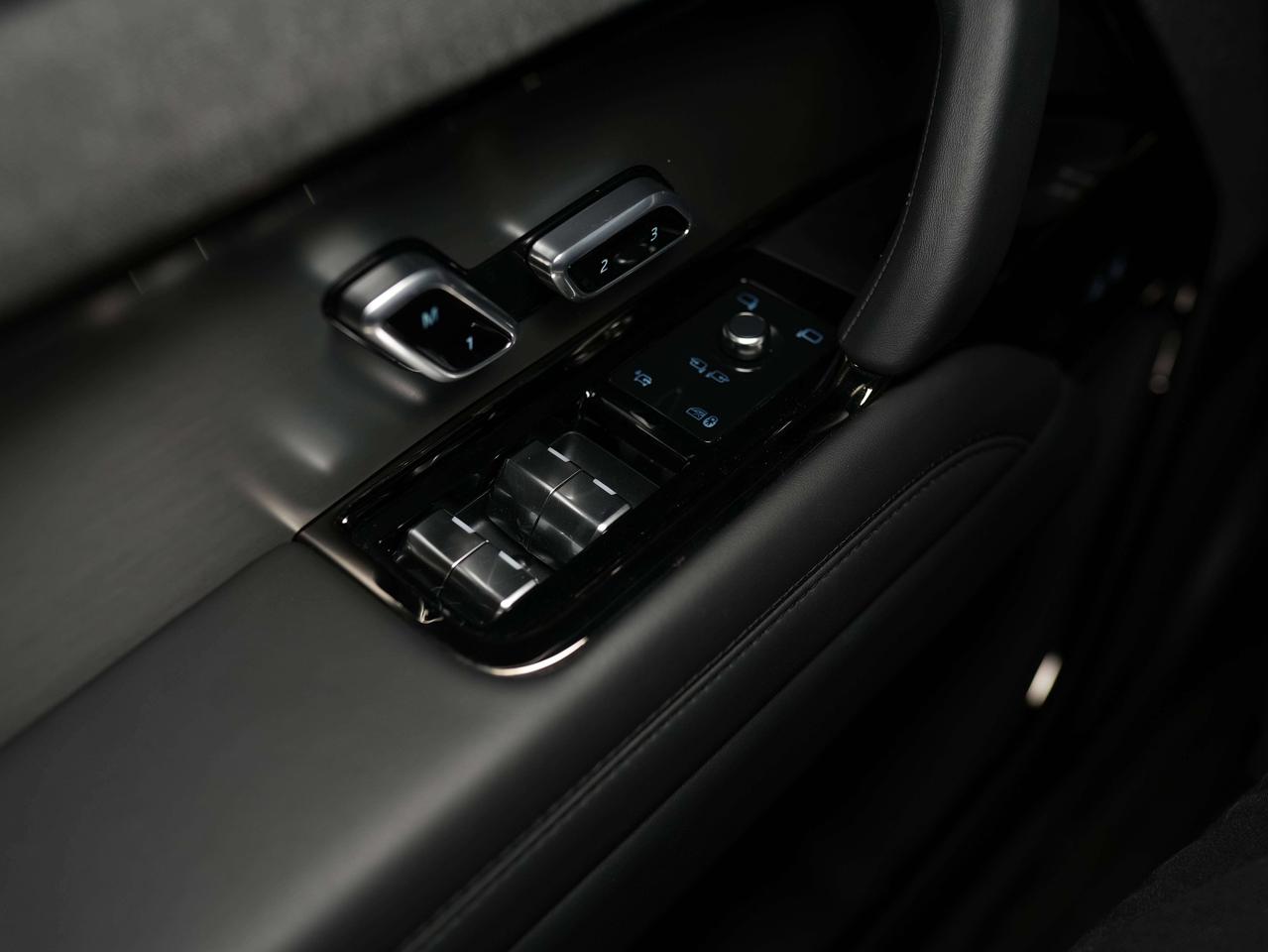 2025 Land Rover Range Rover Sport DYNAMIC | SE | P400 | 23 IN Photo
