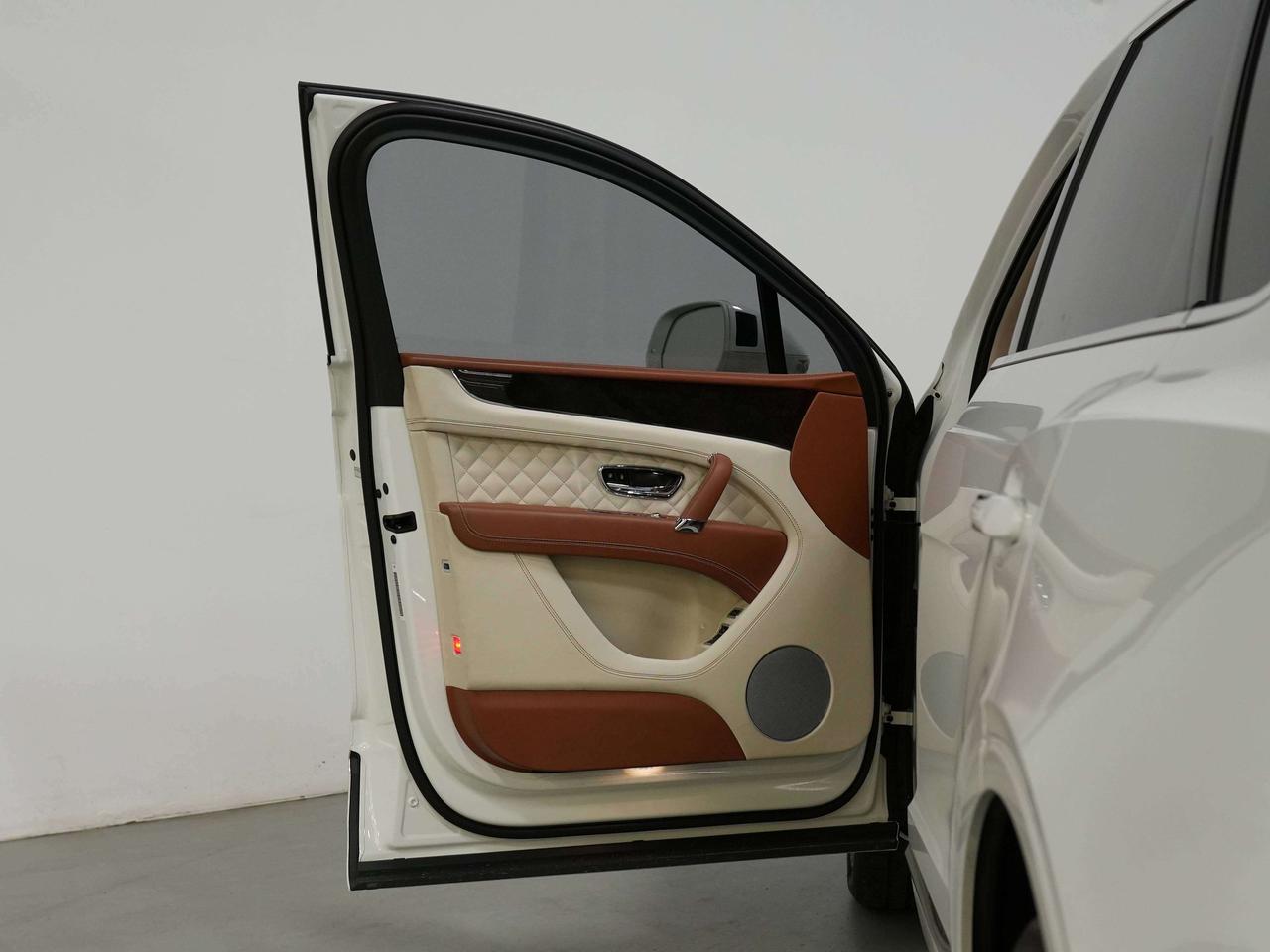 2017 Bentley Bentayga W12 | PANO Photo