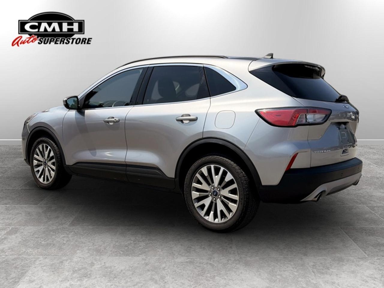 2022 Ford Escape Titanium Photo