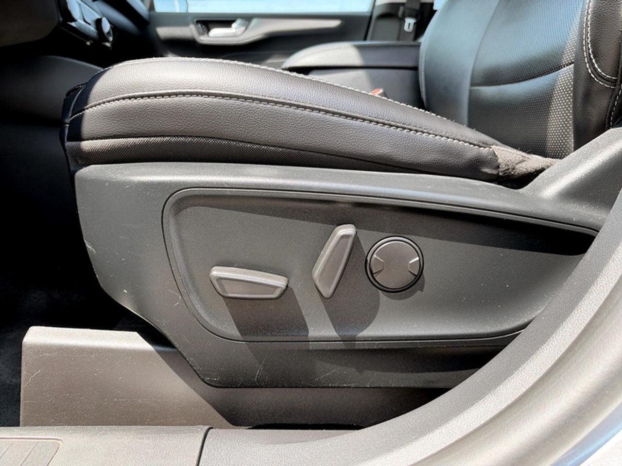 2022 Ford Escape Titanium Photo