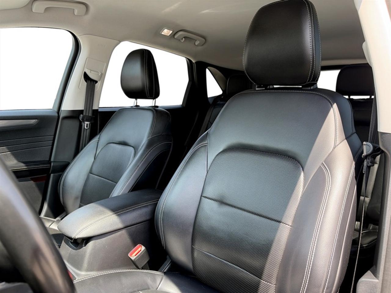 2022 Ford Escape Titanium Photo
