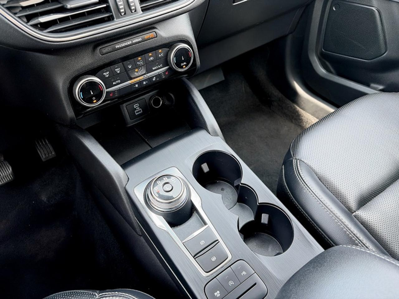 2022 Ford Escape Titanium Photo