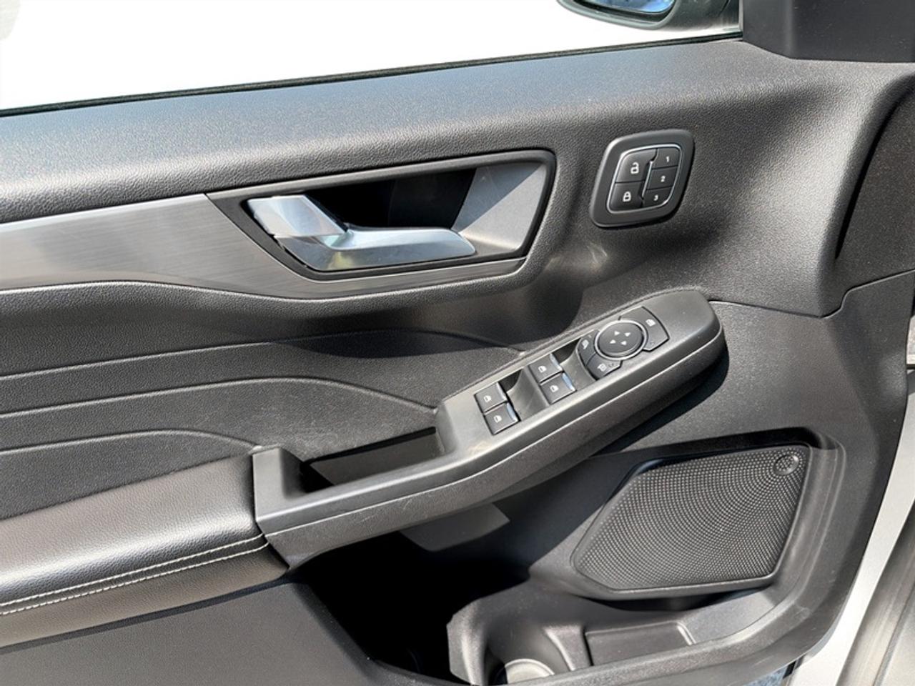 2022 Ford Escape Titanium Photo