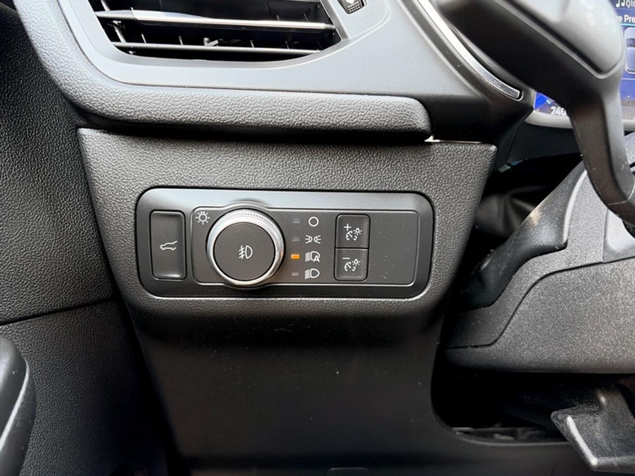 2022 Ford Escape Titanium Photo