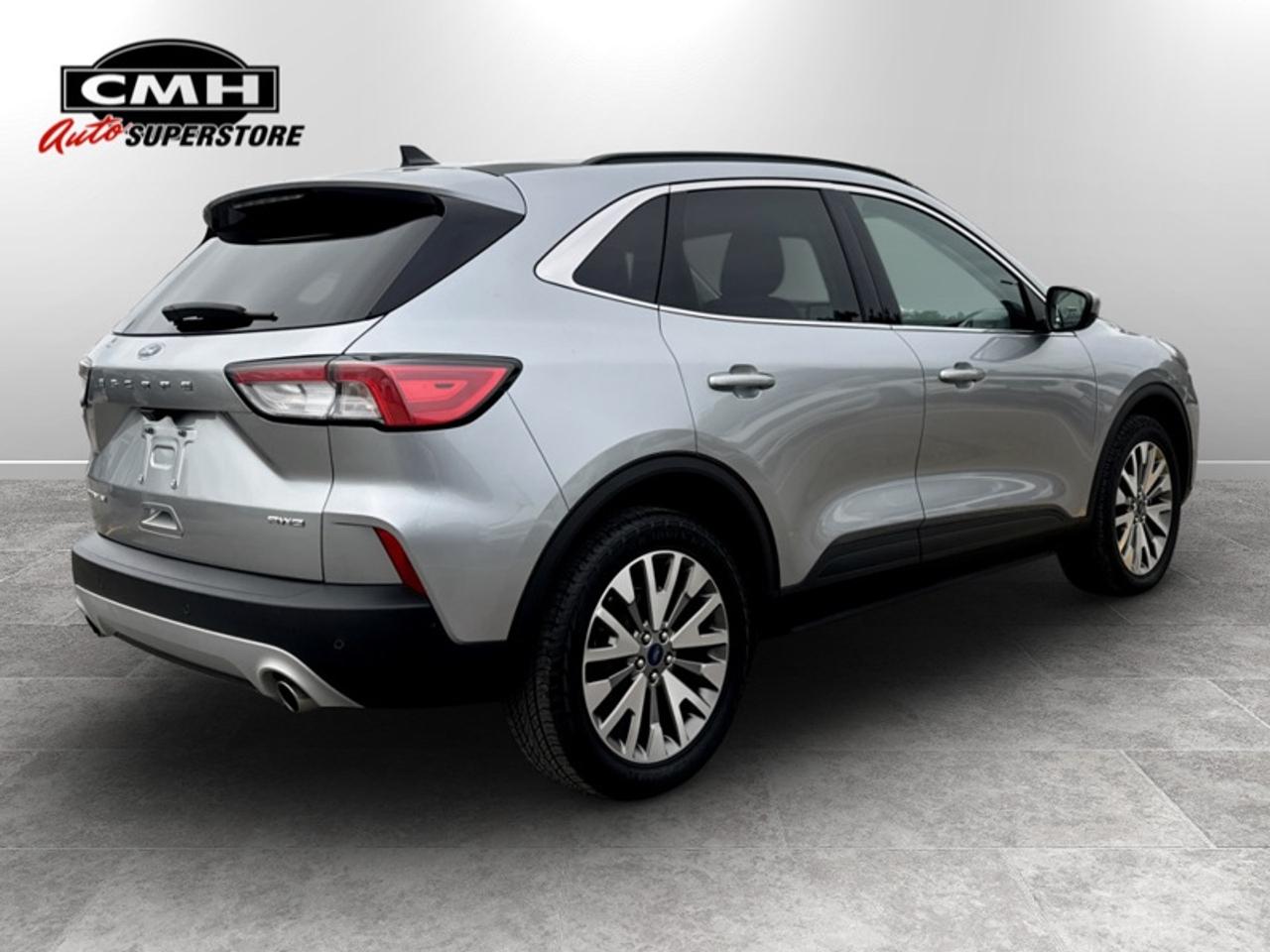 2022 Ford Escape Titanium  **CLEAN CARFAX** Photo