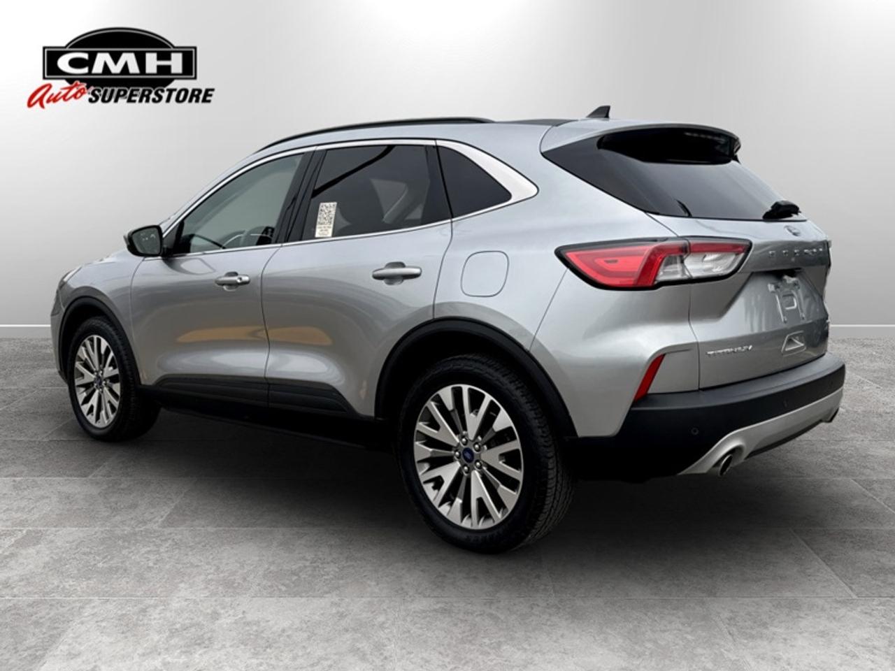 2022 Ford Escape Titanium  **CLEAN CARFAX** Photo
