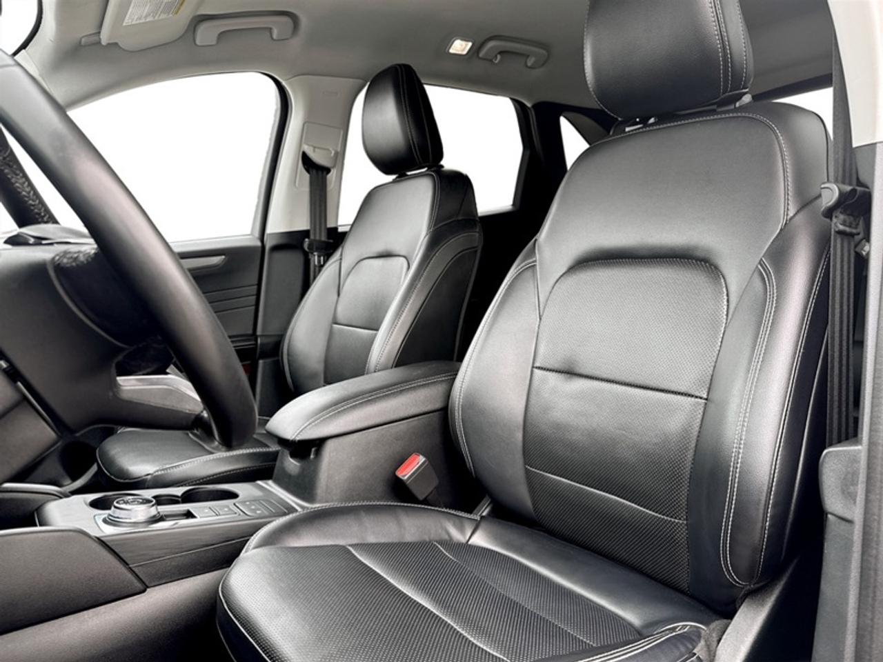 2022 Ford Escape Titanium  **CLEAN CARFAX** Photo