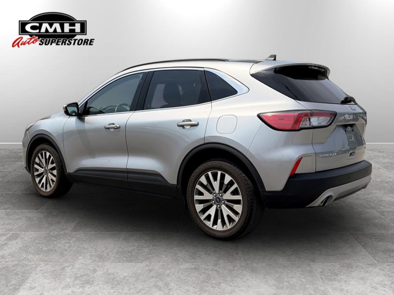 2022 Ford Escape Titanium Photo3