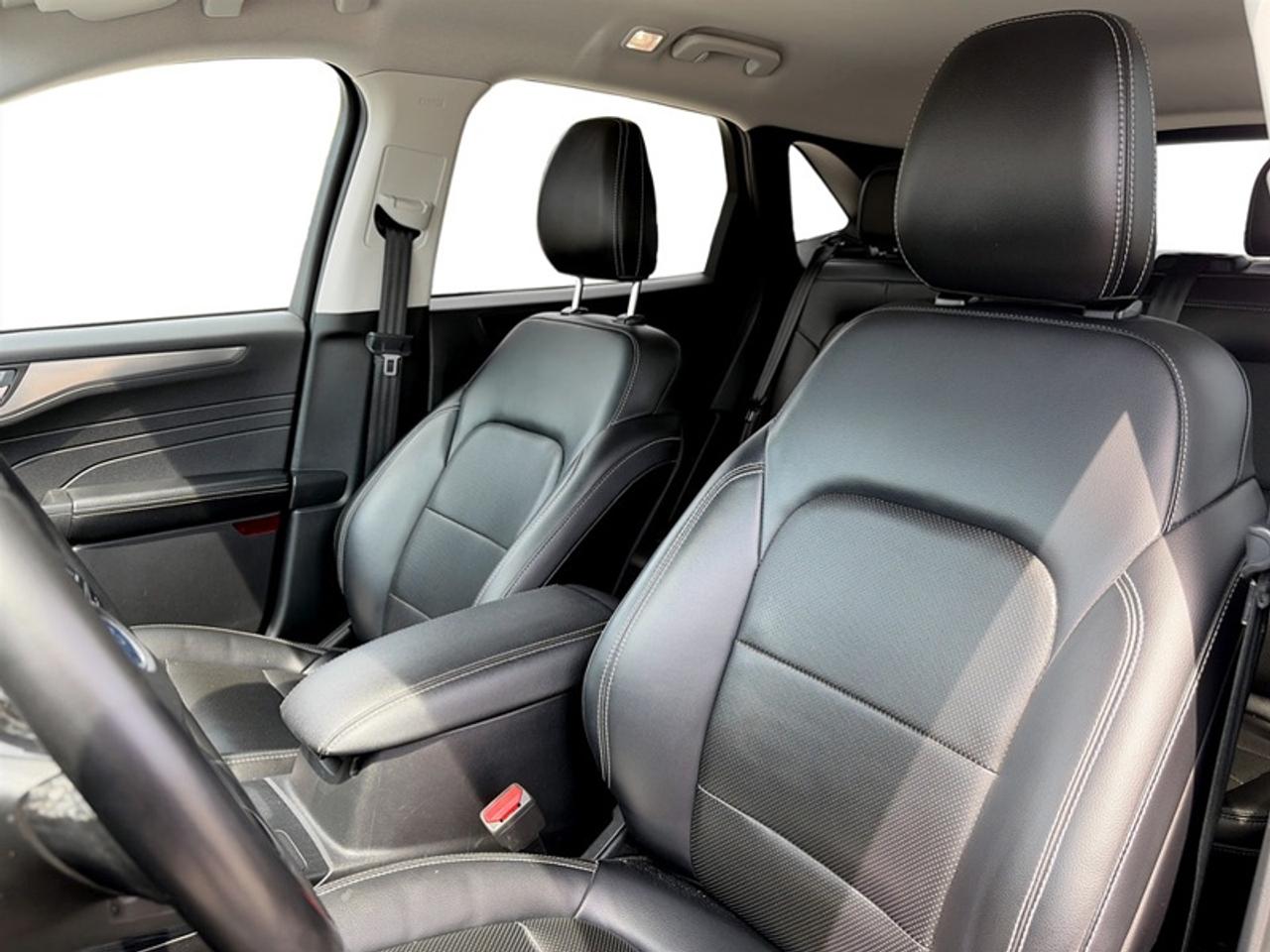 2022 Ford Escape Titanium Photo