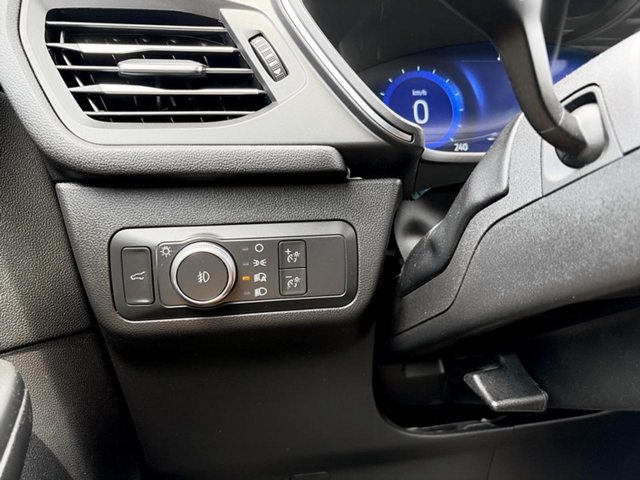 2022 Ford Escape Titanium Photo
