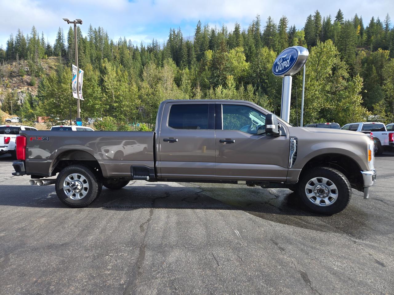 2023 Ford F-350 Super Duty SRW XLT Photo4