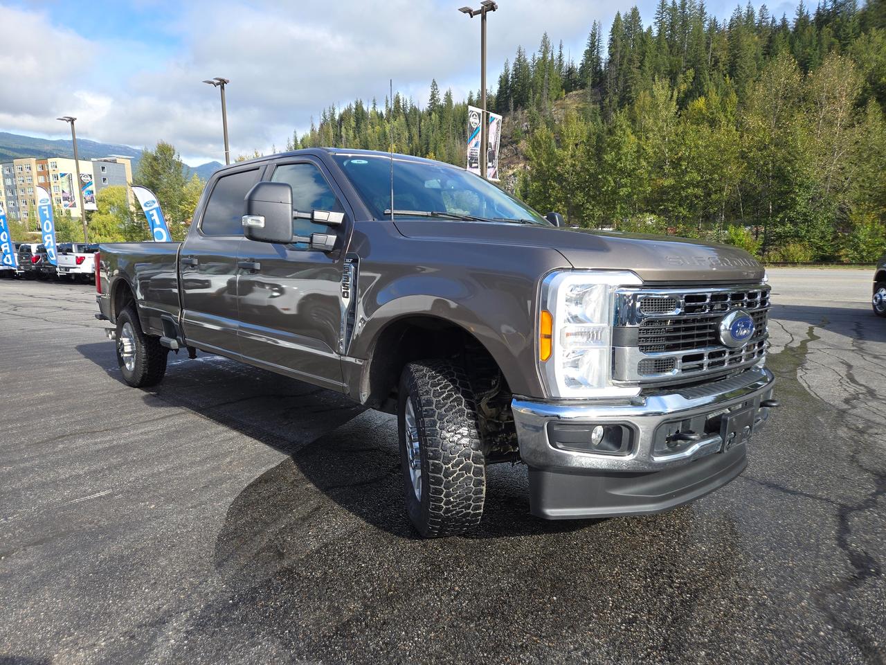 2023 Ford F-350 Super Duty SRW XLT Photo3
