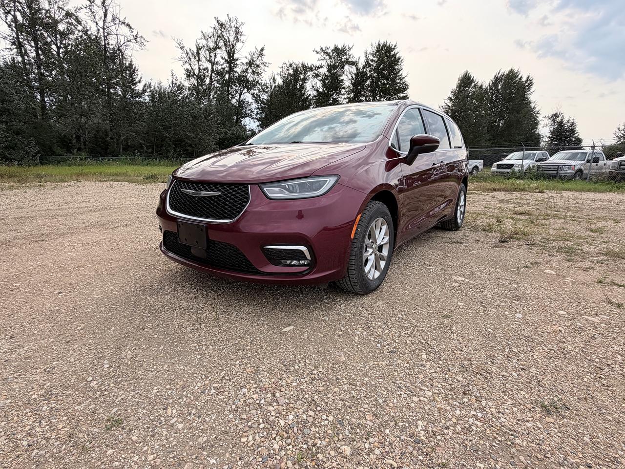 2023 Chrysler Pacifica Touring L Photo0